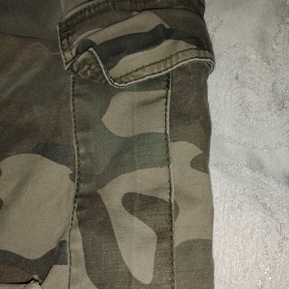 Men's Camo Cargo Pants - Picture 6 of 8